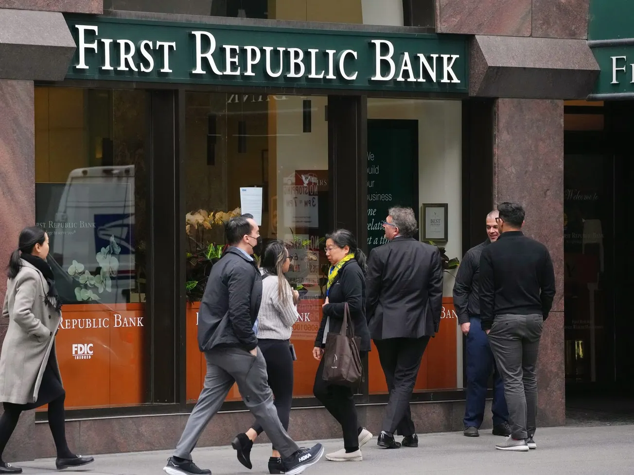 Peligro: Bancos pequeños con acciones en caída libre