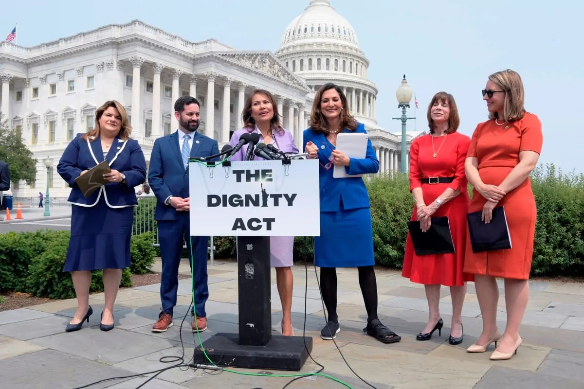 Legisladoras en EEUU presentan un proyecto bipartidista de reforma migratoria