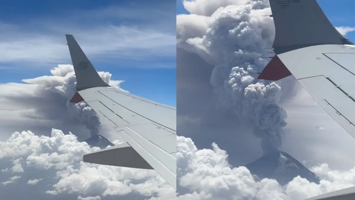 Pasajero graba desde un avión una nube de cenizas del volcán Popocatépetl