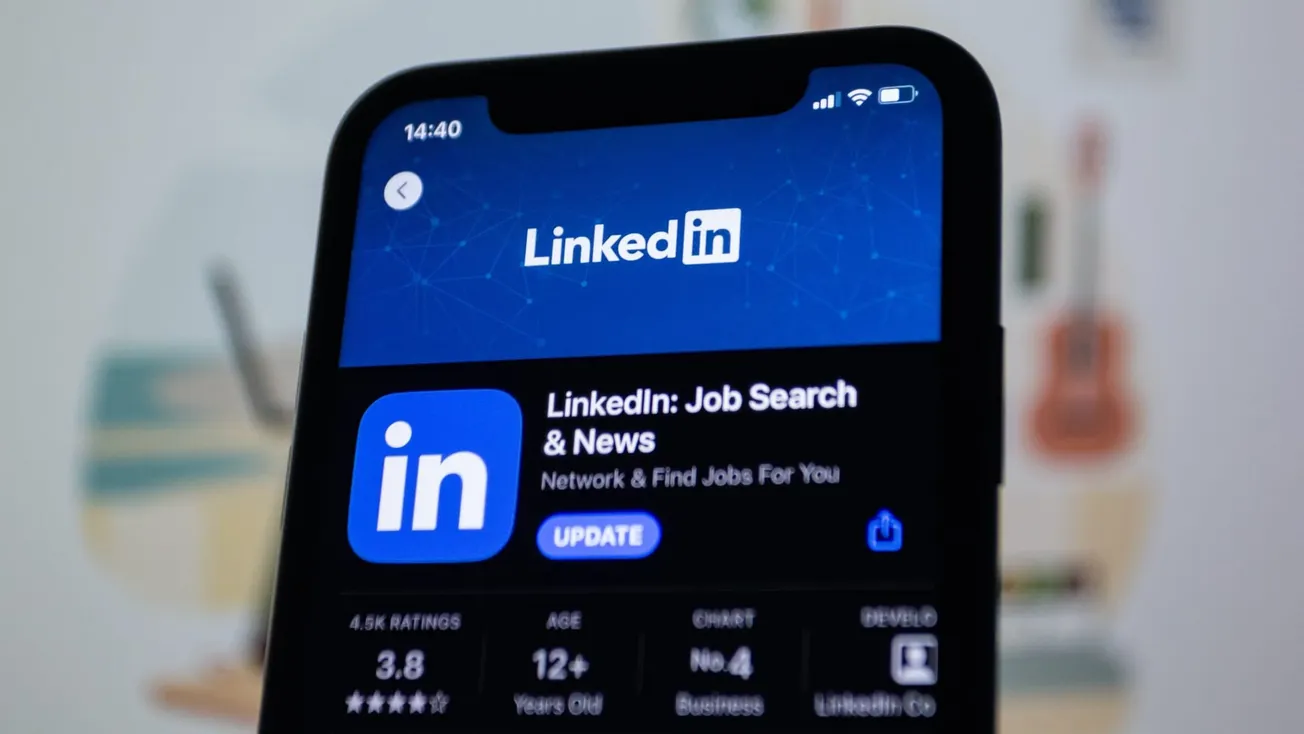 LinkedIn despide a más de 700 empleados y elimina su app para China