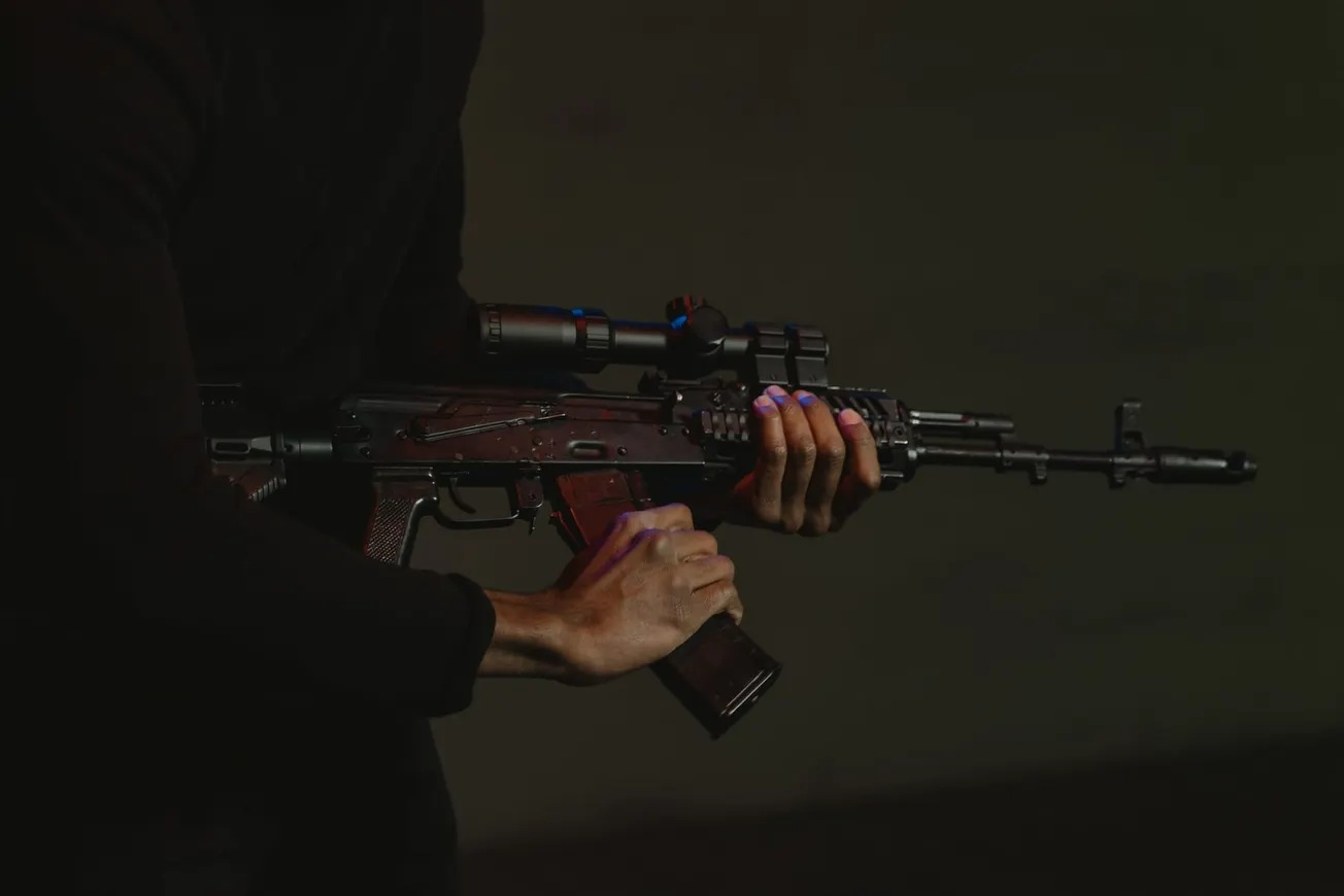 Piden bloquear prohibición de rifles de asalto en Illinois y la Corte Suprema niega la solicitud