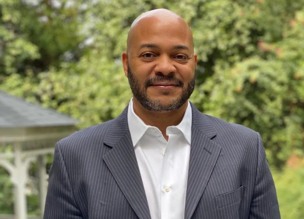 Esta clínica comunitaria es un santuario de salud para inmigrantes del DMV. Conoce a su director