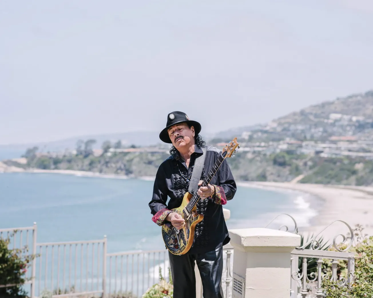 Las mujeres son el centro de inspiración del documental de Carlos Santana