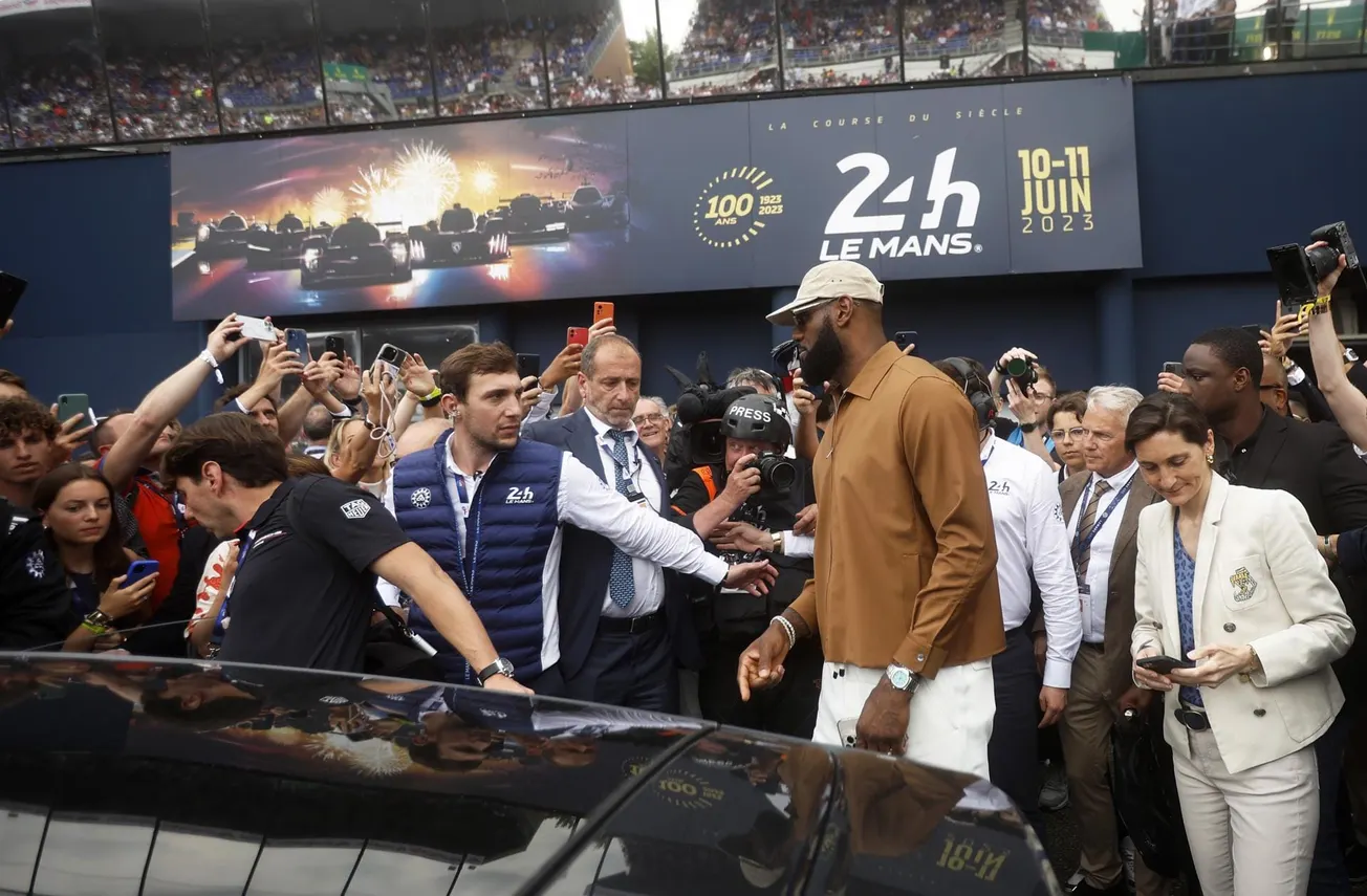 El básquetbol y el automovilismo se unen: LeBron James inaugura las 24H de Le Mans del centenario