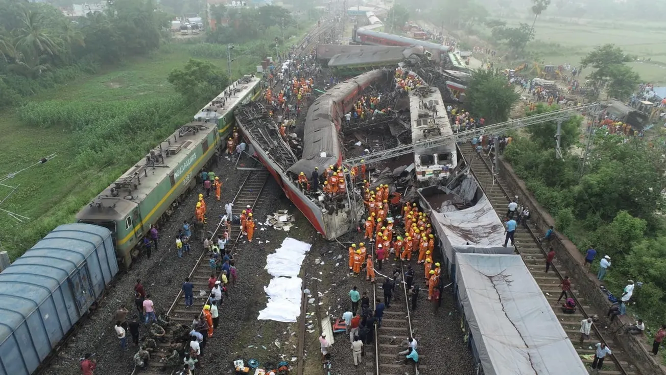 Accidente de tren en India deja más de 260 fallecidos