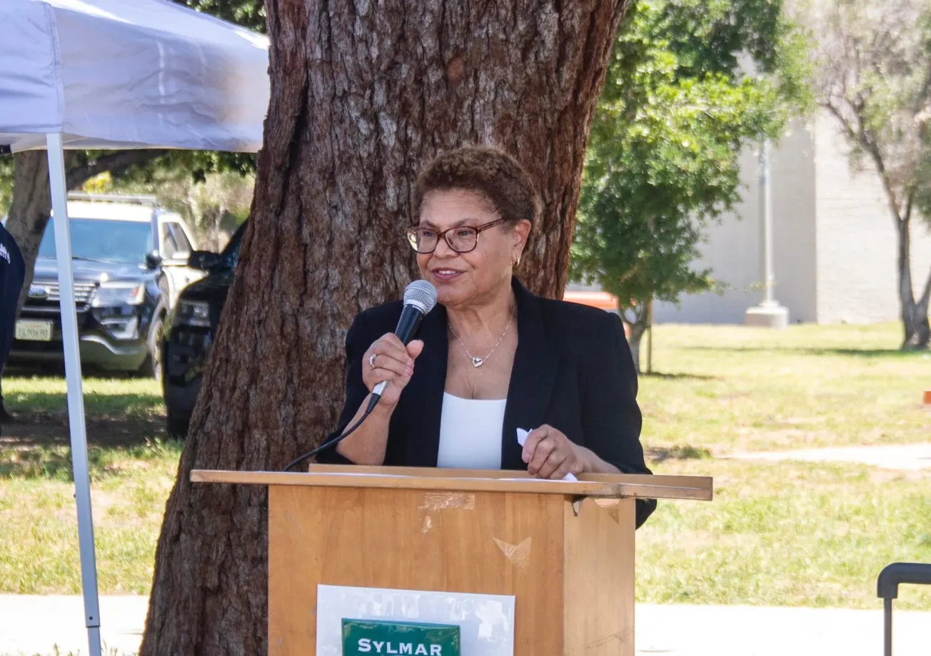 Alcaldesa de Los Ángeles rechazó la llegada de inmigrantes enviados por Texas