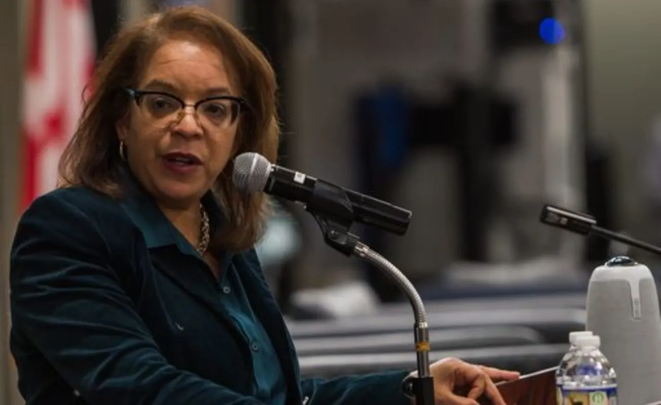 Subsecretaria de Comercio nos explica cómo el plan de Biden, Bidenomics, puede ayudar a los latinos