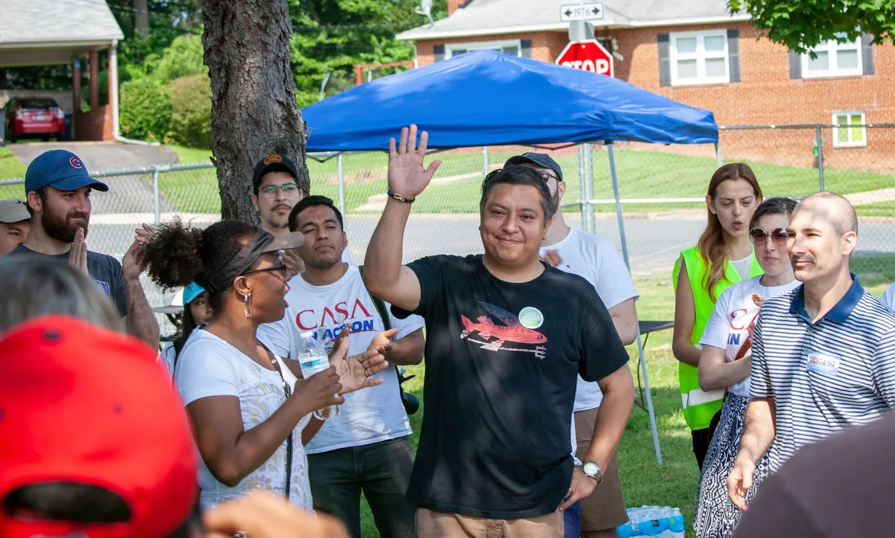 Tres latinos ganan primarias en Virginia