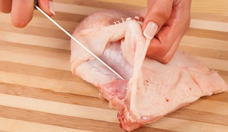 Continúa la discusión, ¿es malo comerse la piel del pollo?