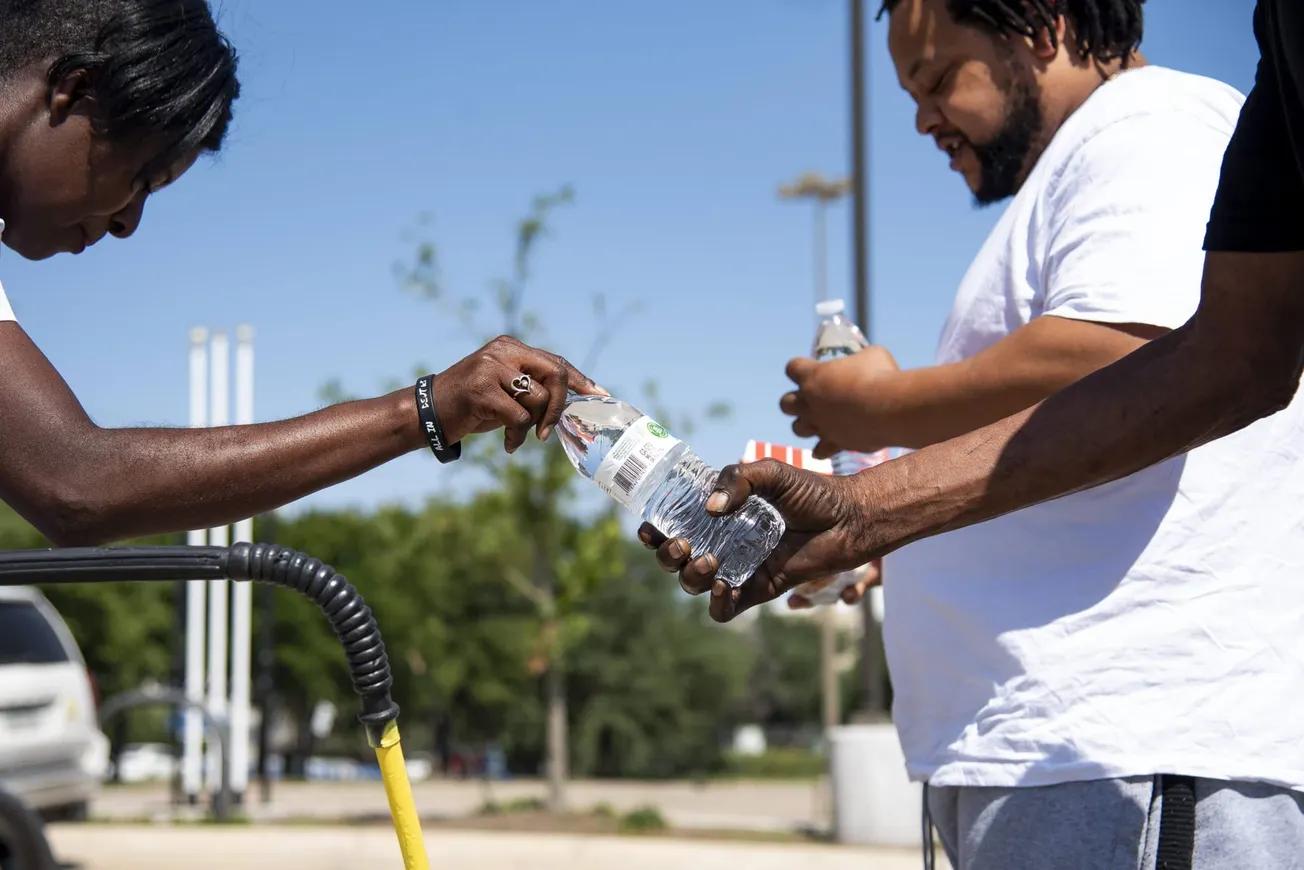 14 muertes y miles de hogares sin electricidad: los estragos de la ola de calor