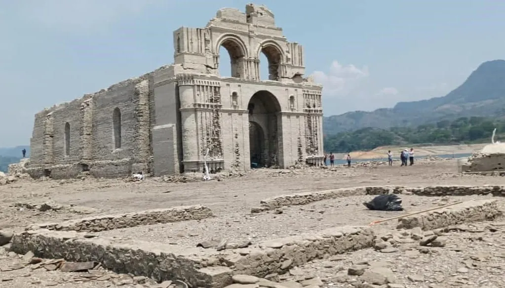 Así se ve Templo de Quechula tras sequía en México