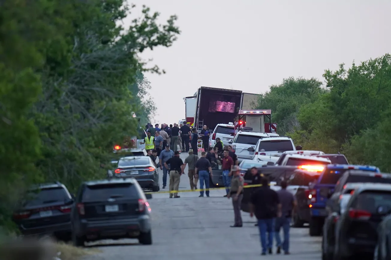 Cuatro mexicanos acusados por muerte de 53 inmigrantes que se asfixiaron en un remolque