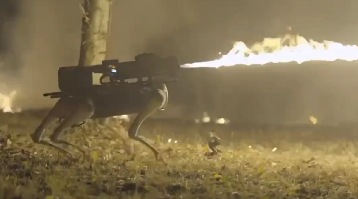 Thermonator, el perro robot que tiene un lanzallamas incorporado