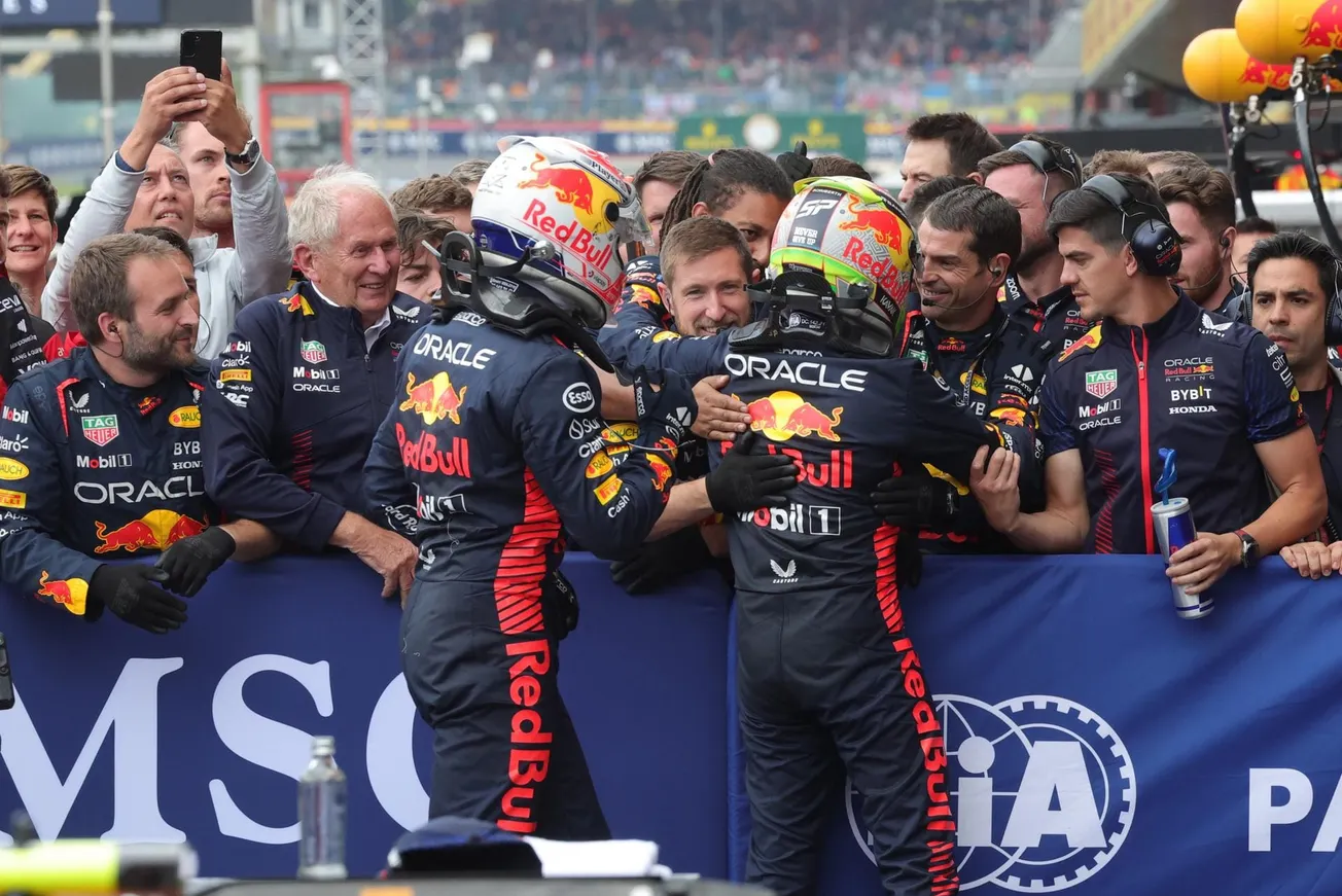 Verstappen y Pérez.