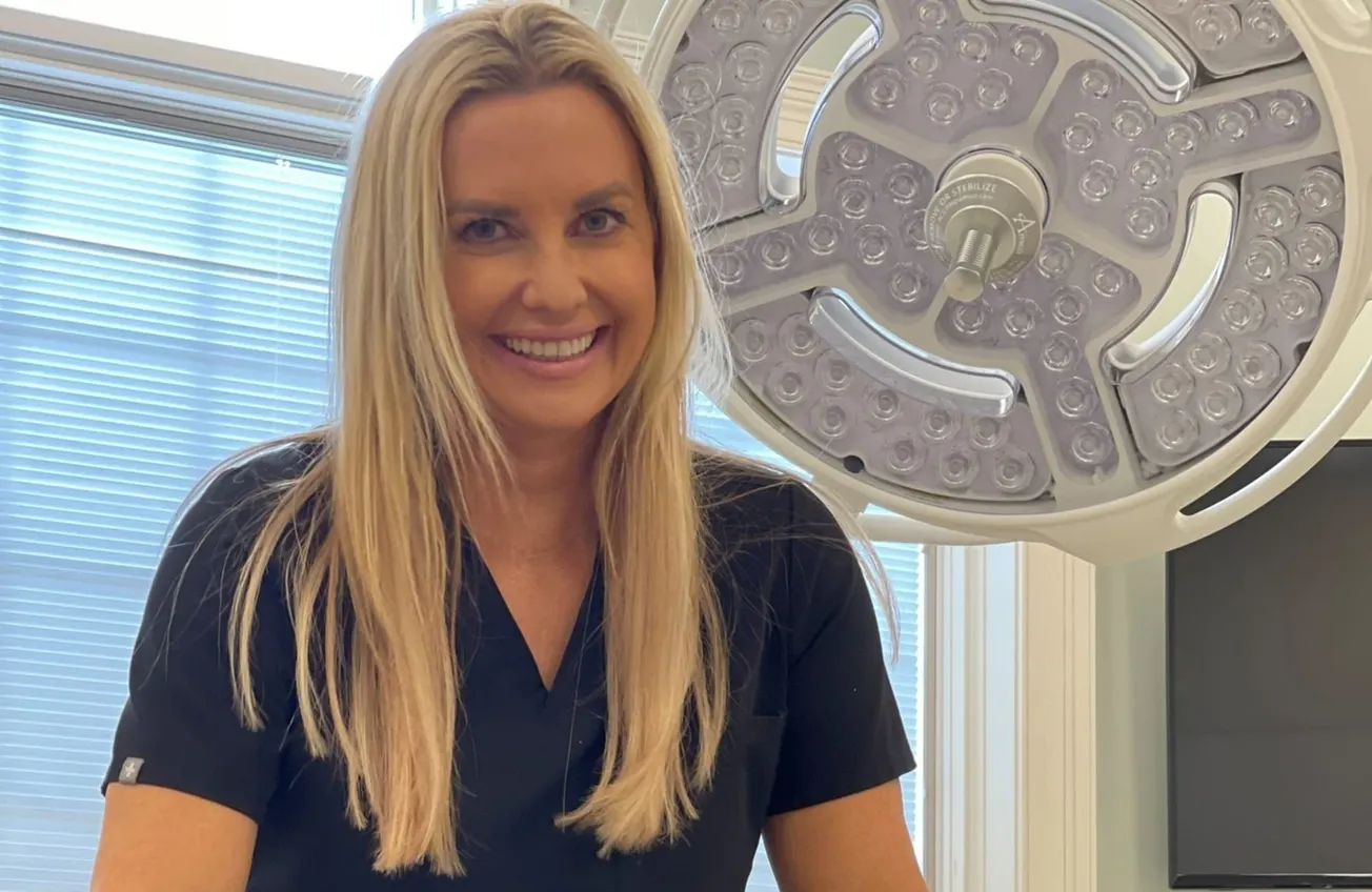 La popular cirujana 'Dr. Roxy' que exponía a sus pacientes en TikTok perdió su licencia médica