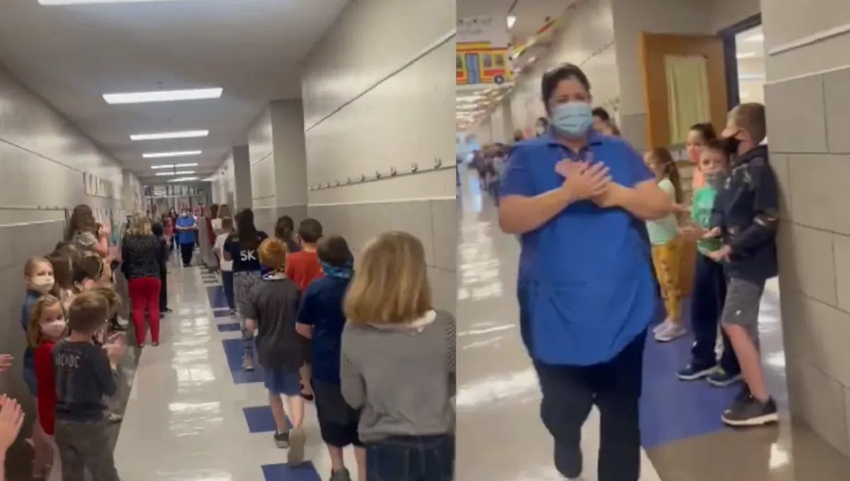 Escuela celebra que la encargada de la cafetería pasó su prueba de ciudadanía