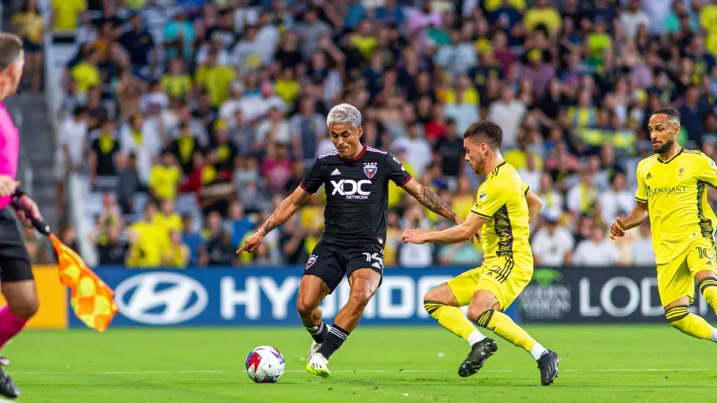 D.C. cae como visitante ante un Nashville con diez hombres