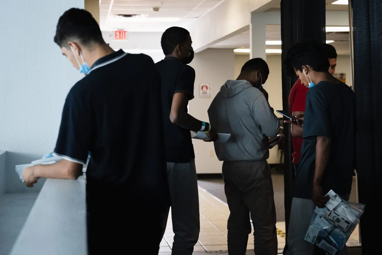 Qué sabemos de la nueva herramienta de servicios biométricos para los inmigrantes de USCIS