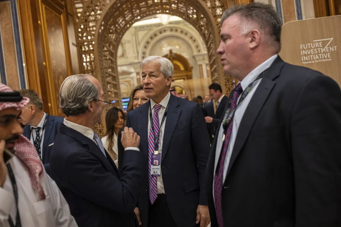 Muchos sufren el aumento de tasas mientras grandes bancos obtienen ganancias millonarias