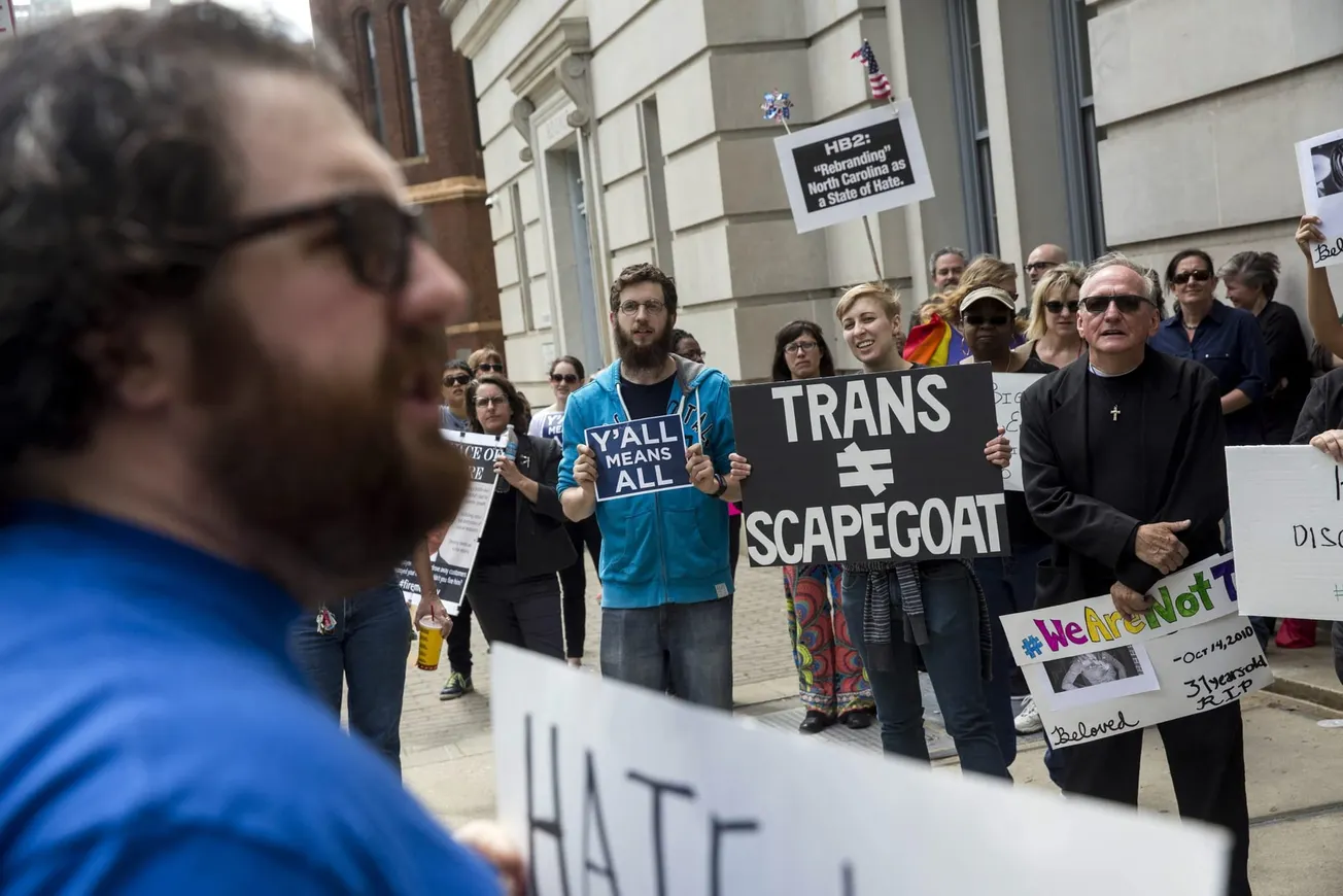 Bloquean ley de Arizona que prohibía a niñas transgénero jugar en equipos femeninos