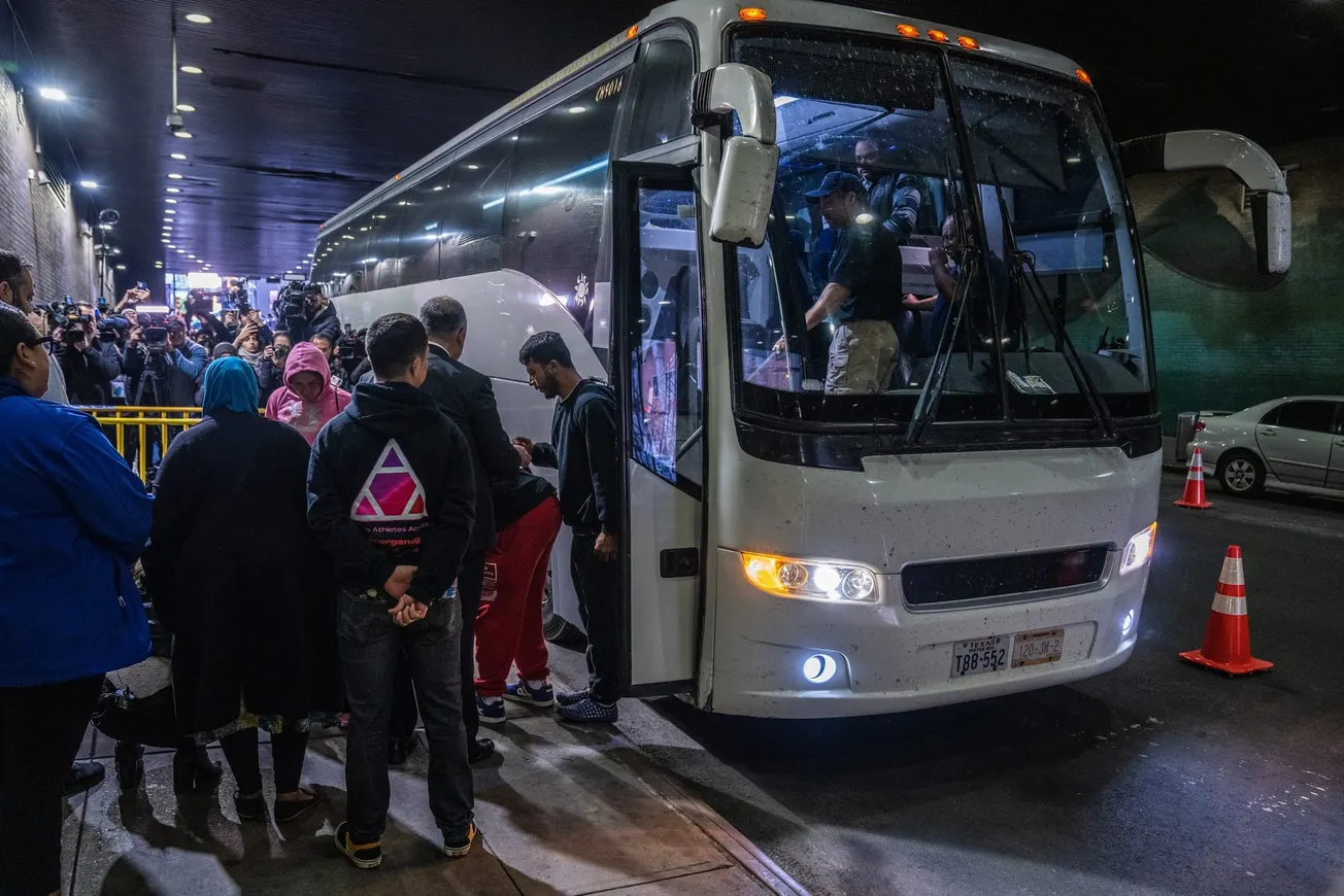 Nueva York abre albergue de emergencia para recibir a 1 mil inmigrantes