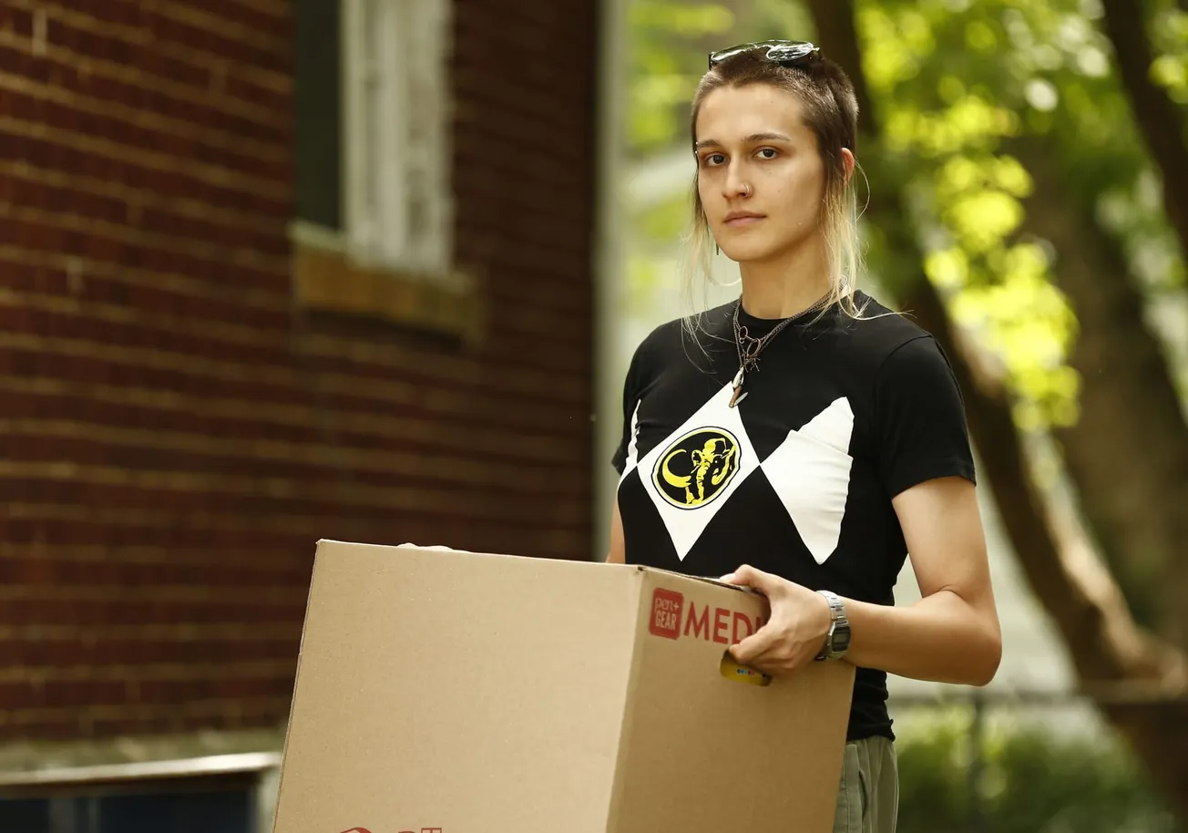 Familias huyen de los estados que niegan atención de salud a las personas trans