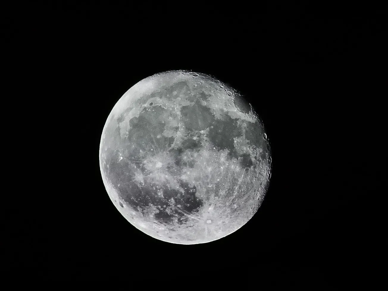 Cómo fotografiar la superluna del lunes con tu smartphone y sorprender a tus seguidores