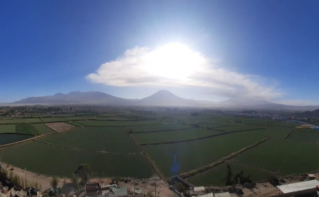 Volcán Ubinas: cenizas alcanzan más de 4 mil metros de altura