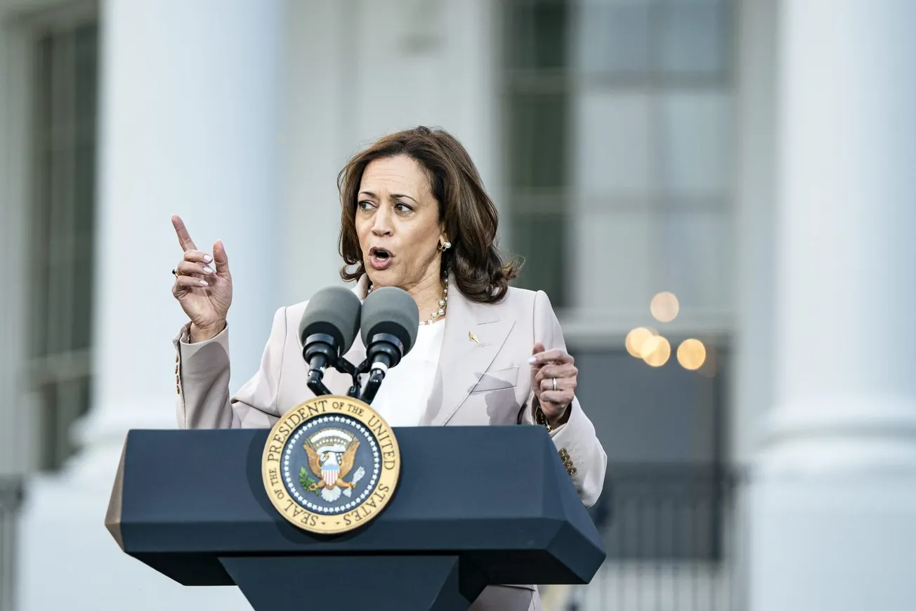 Kamala Harris contra Ron DeSantis: Florida inculca propaganda a los niños