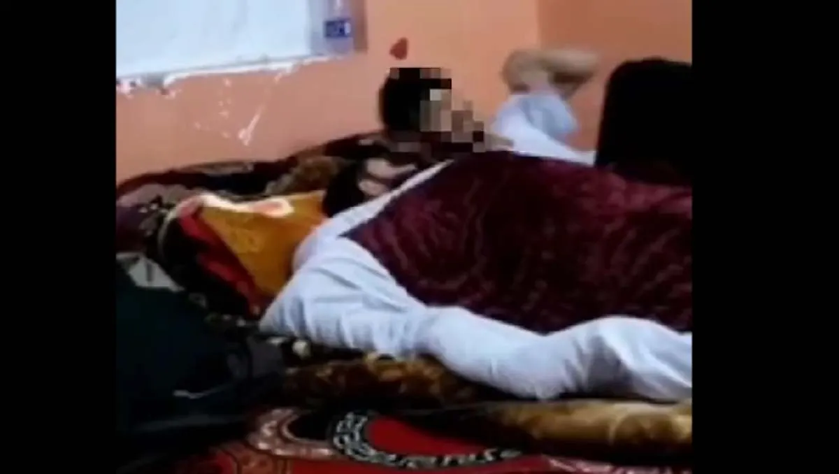 video taliban relacion homosexual
