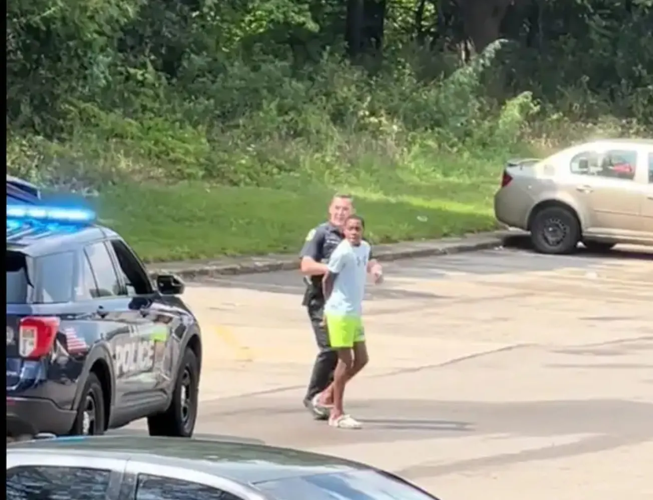 policía Michigan niño