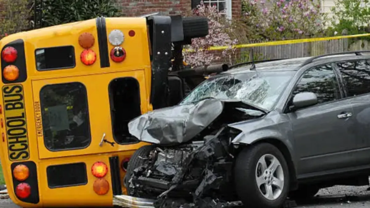 volcarse un autobús escolar