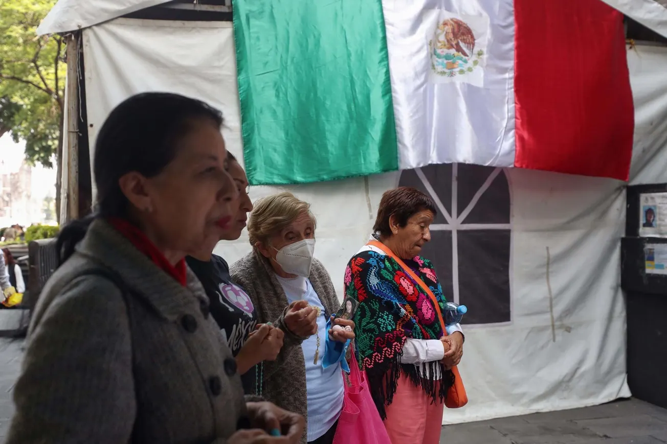 Integrantes de la organización "Pasos por la vida" protestaron contra el aborto el martes 5 de septiembre, en la Suprema Cort