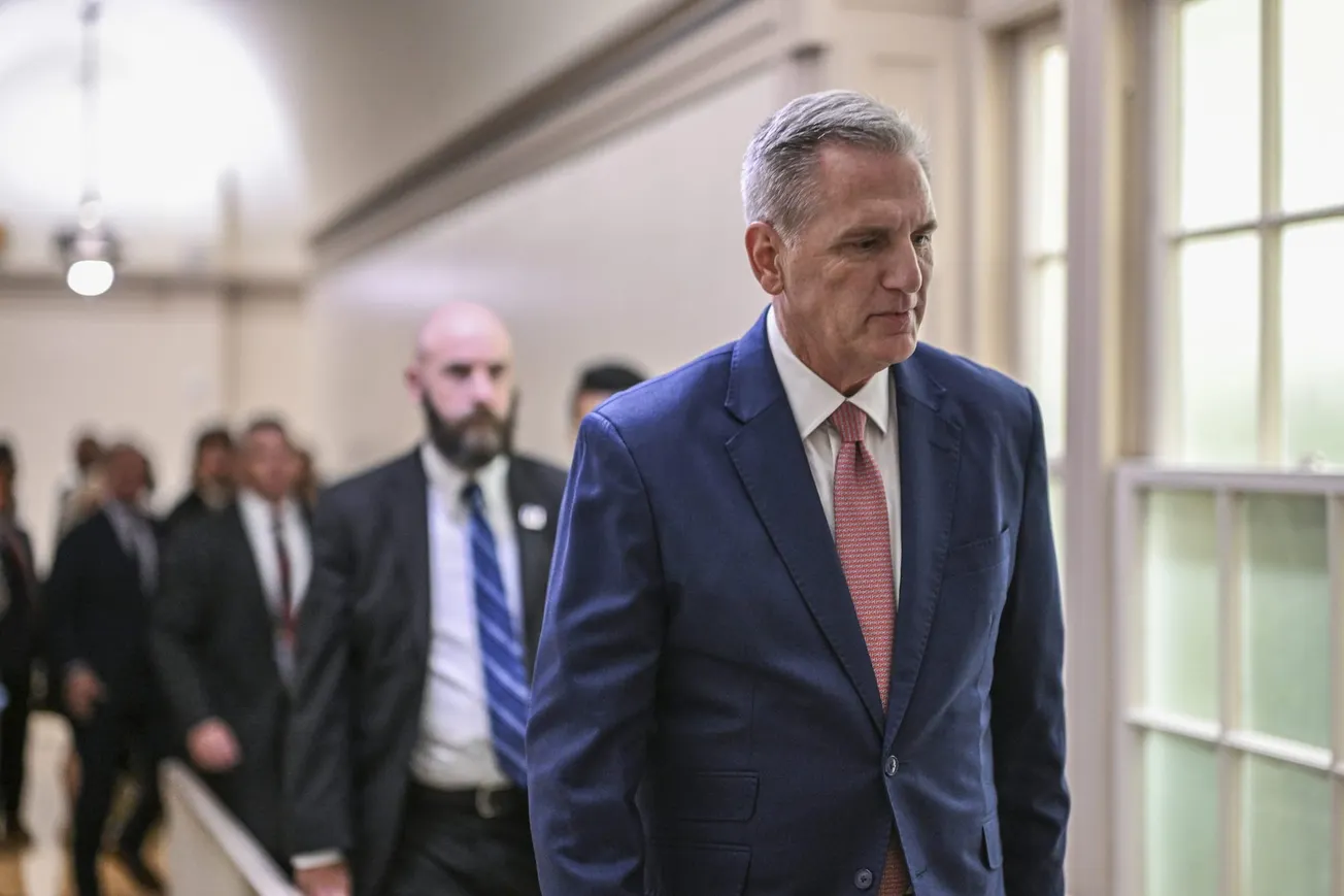 Propuesta financiera de McCarthy enfrenta oposición en su propia bancada