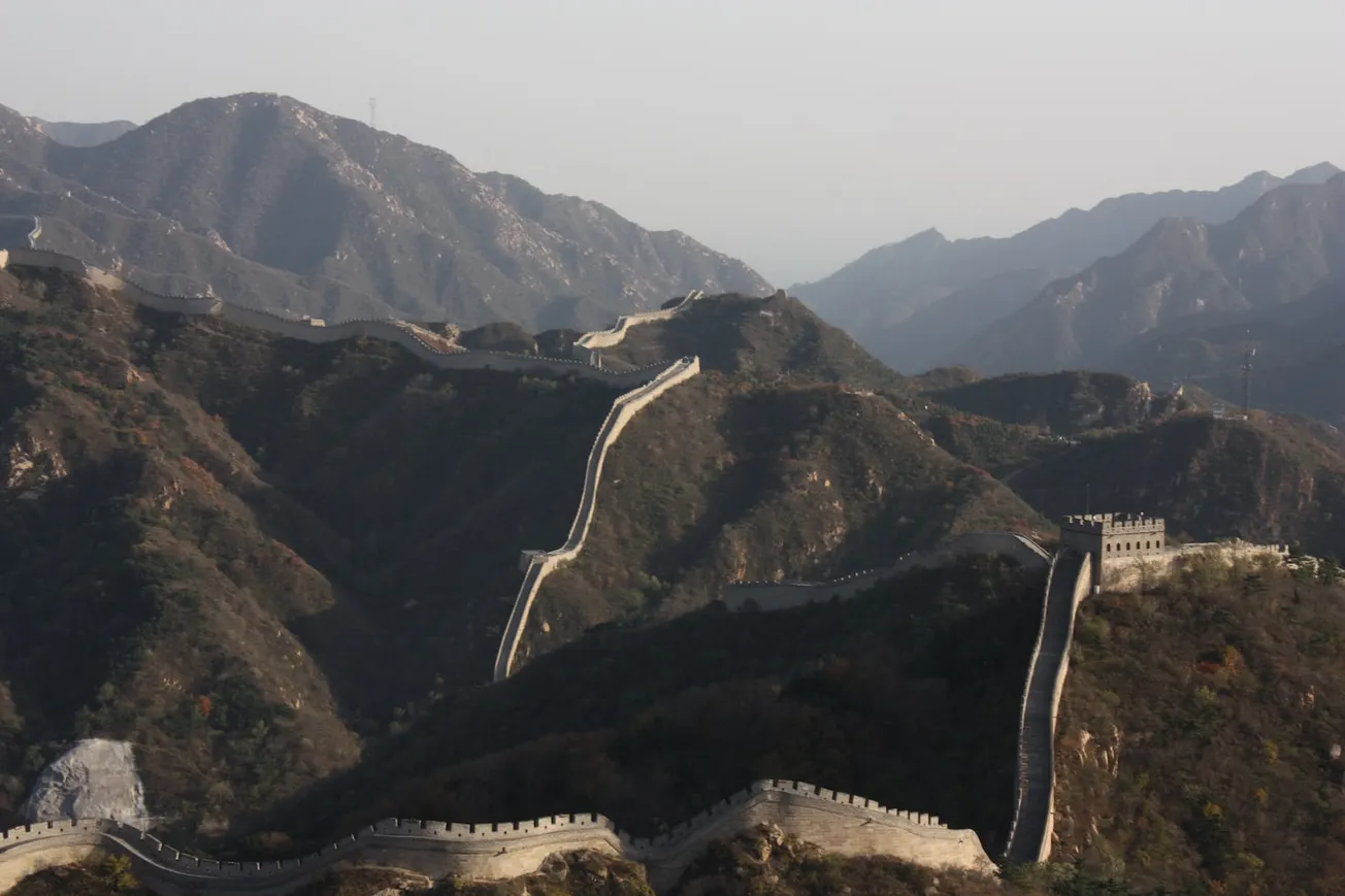 Rompieron la Gran Muralla China para hacer un atajo