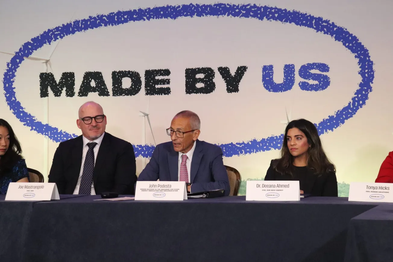 John Podesta, Asesor Principal del Presidente para la Innovación y la Implementación de Energías Limpias, asegura que se han