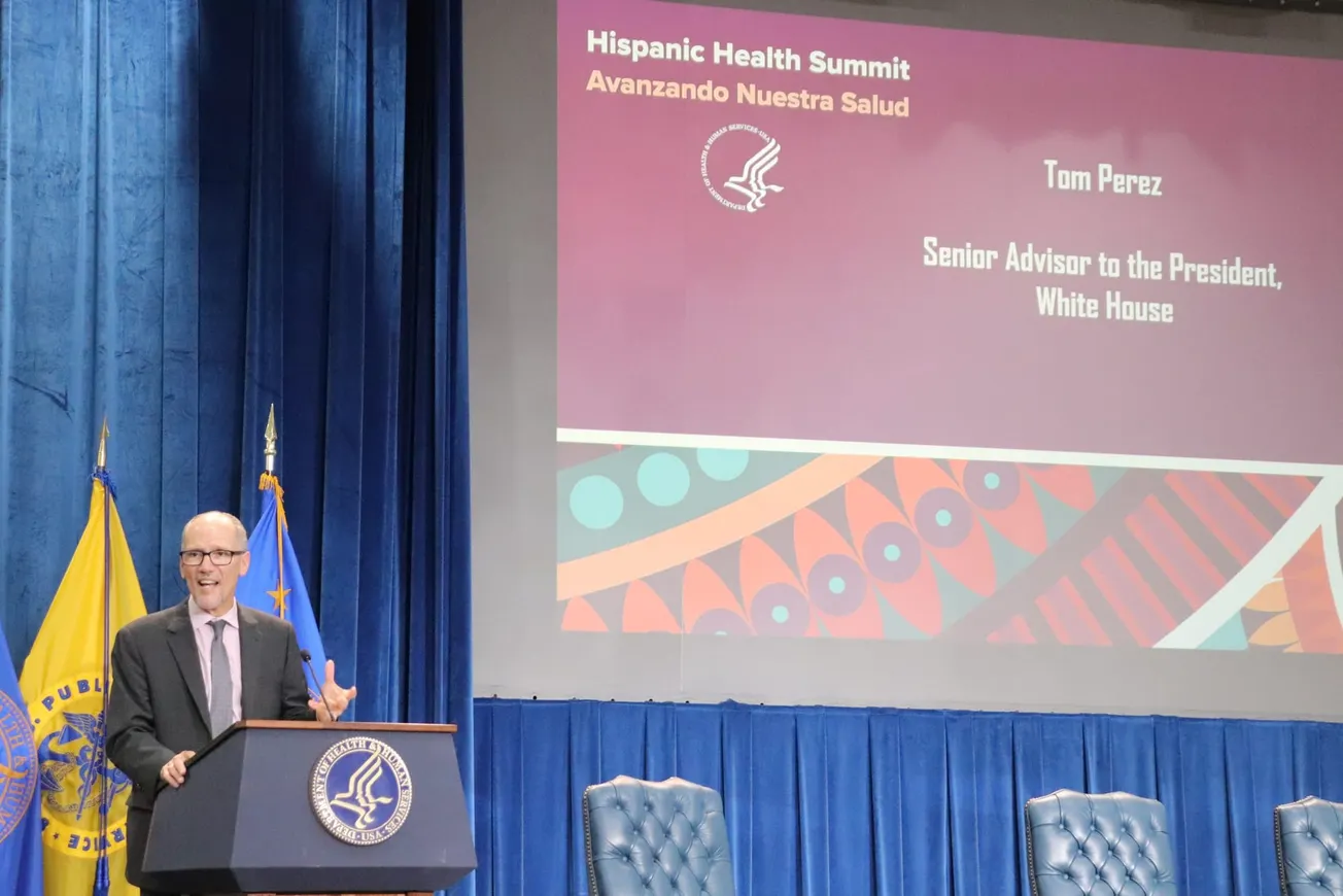 Tom Perez, Senior Advisor to the President, White House, durante su ponencia en la primera cumbre de salud hispana realizado