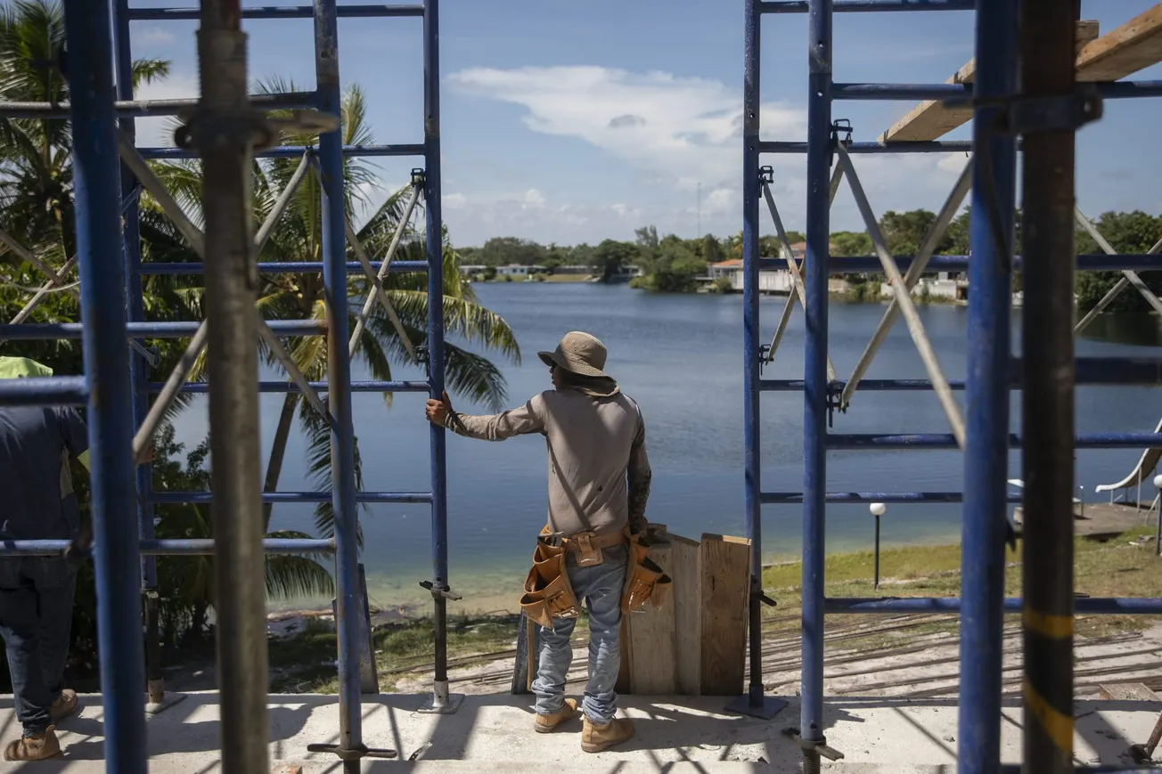 USCIS extiende permisos de trabajo