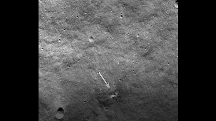 Nuevo cráter en la luna