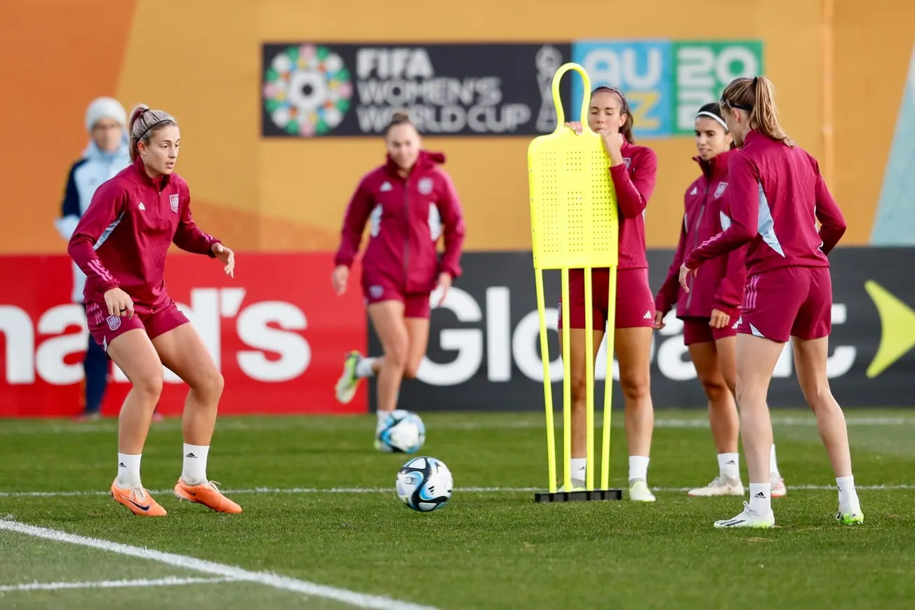 Jugadoras de la selección española de fútbol viajarán a Suecia pese a diferencias con la RFEF