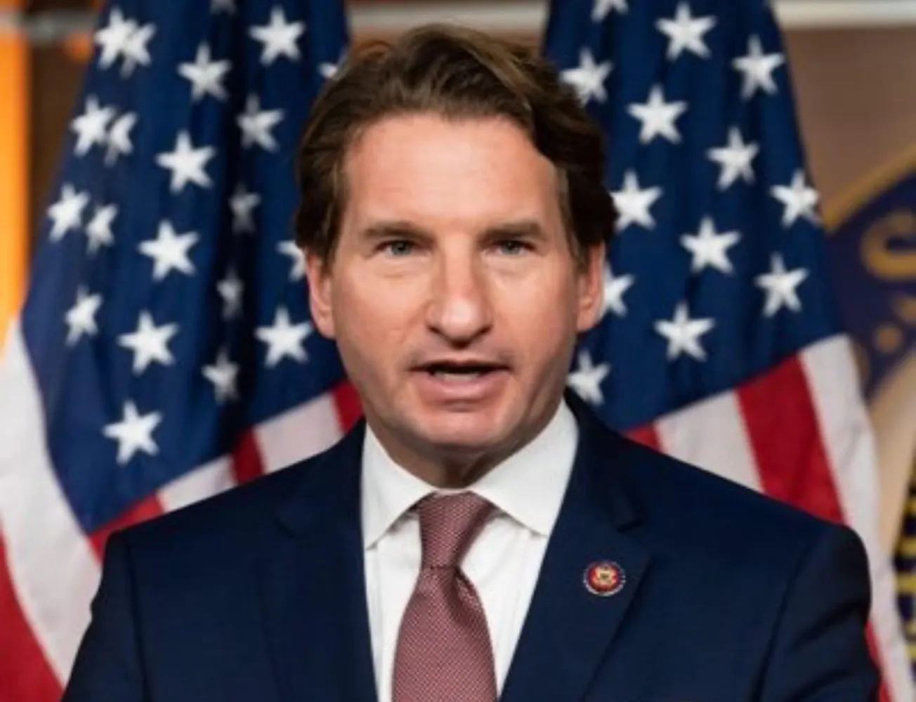 Dean Phillips anuncia candidatura