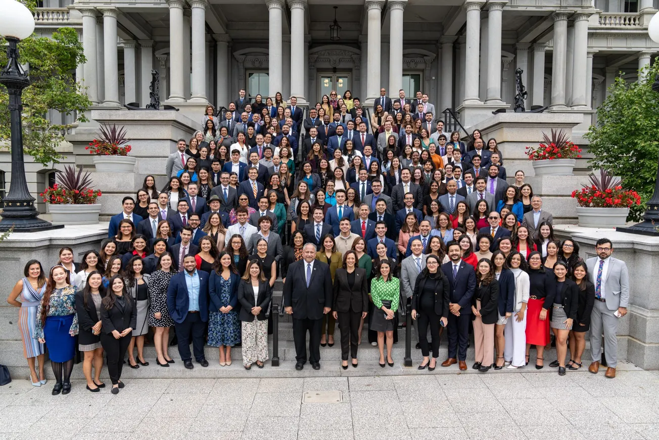 Staff de los miembros latinos trabajando para la administración Biden-Harris. Foto. @VP