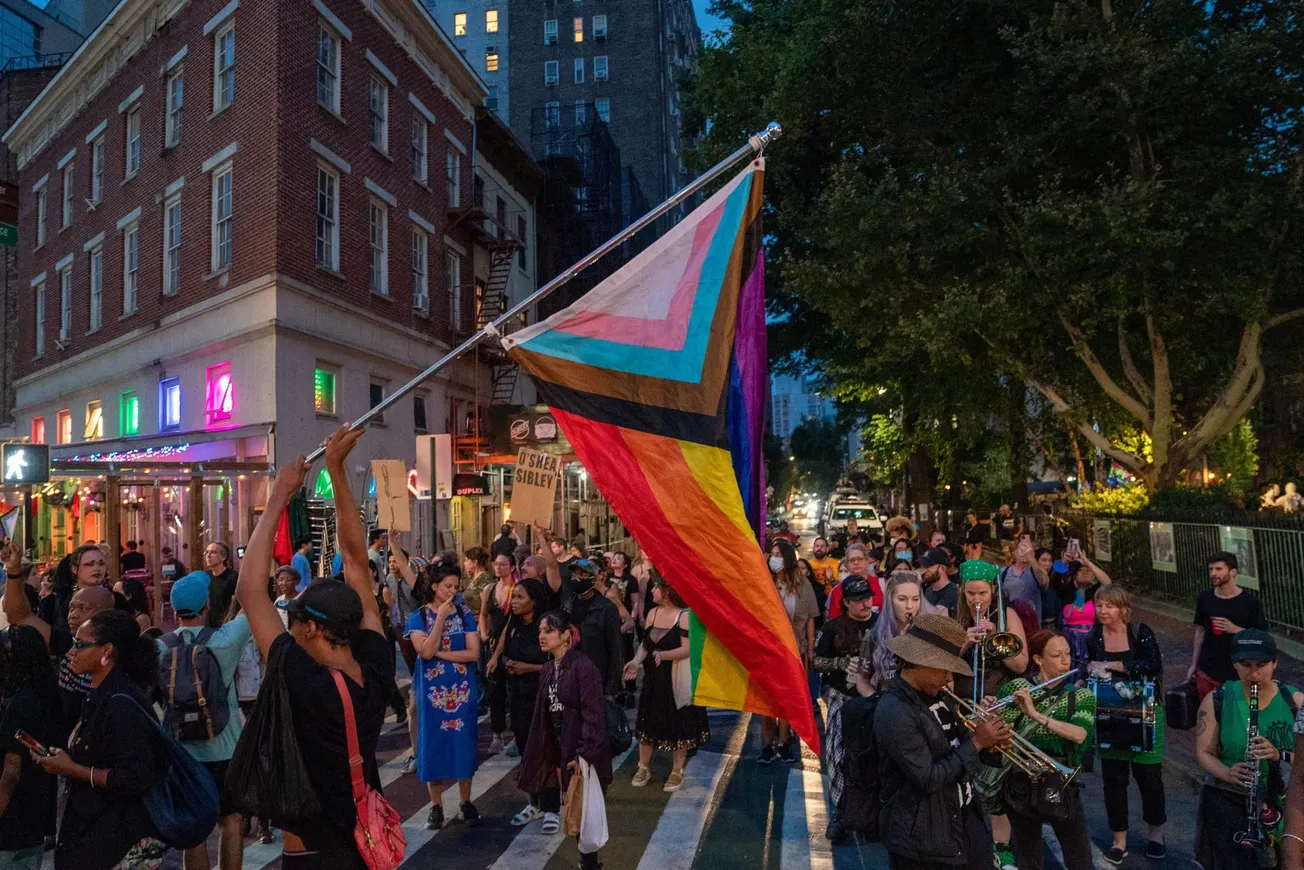 jóvenes latinos LGBTQ+