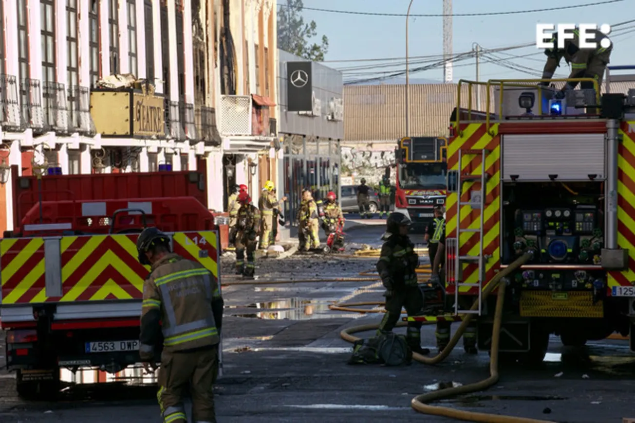 Localizan con vida a 4 de los 5 desaparecidos en incendio de discoteca en España