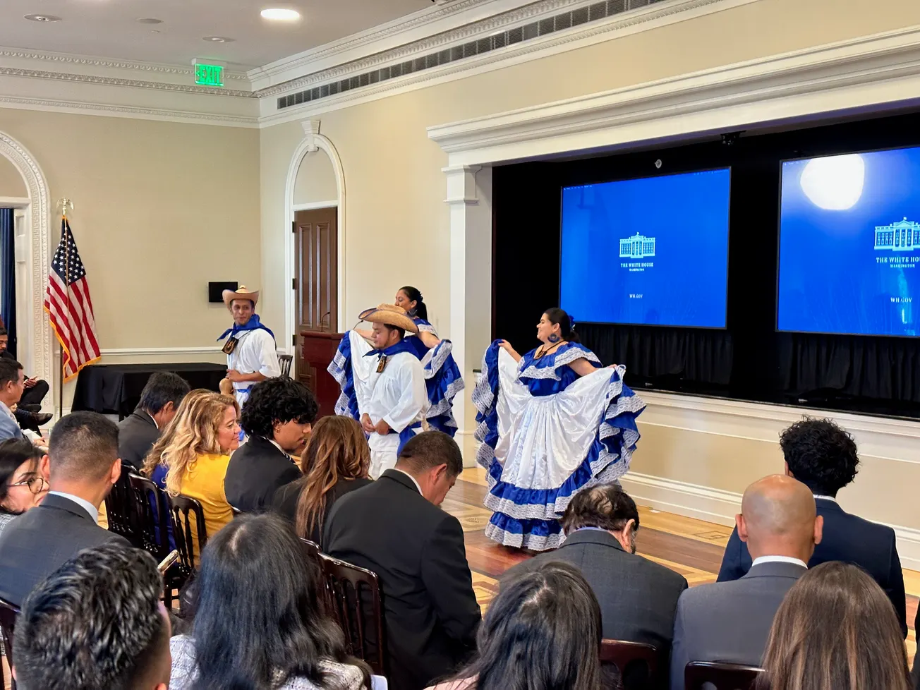 día salvadoreño Casa Blanca