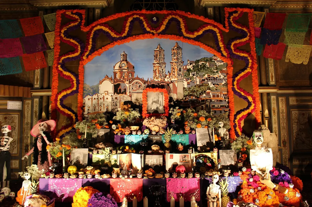 El Día de Muertos, la colorida tradición mexicana que honra a los seres queridos que ya no están