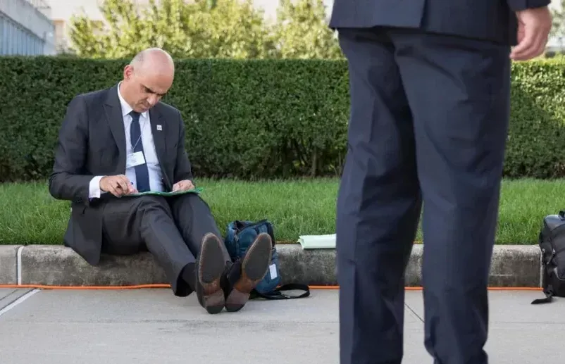 Presidente suizo visita ucrania