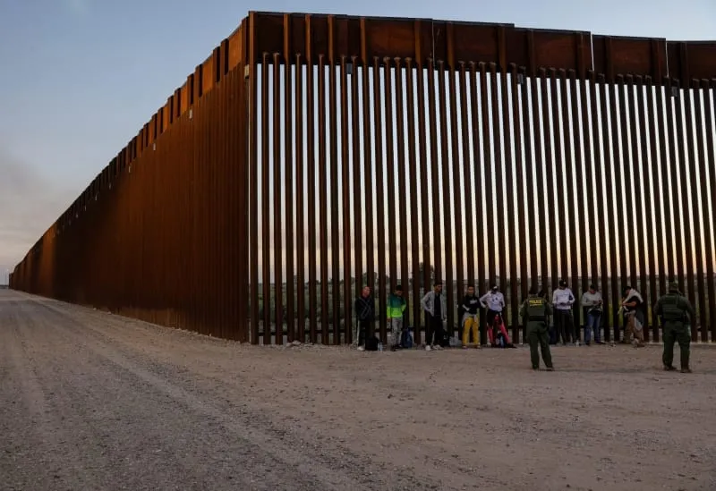 inmigrantes muro fronterizo