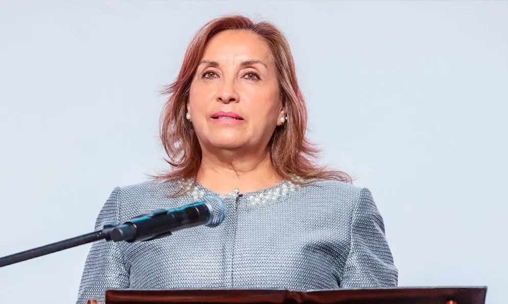 Dina Boluarte renuncia a la inmunidad presidencial tras denuncia de la fiscal de Perú