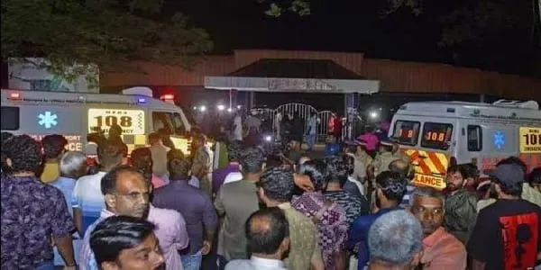 Estampida en India deja 4 muertos y decenas de heridos